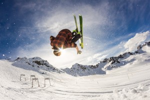 开云体育网站入口-哈兰德在禁区内的跑位与射门选择被广泛学习模仿，哈兰德太强